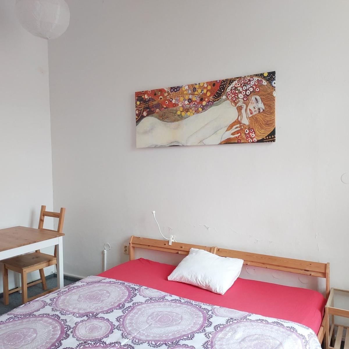 Bed and breakfast 3 Min Walk Old Town Center Private A