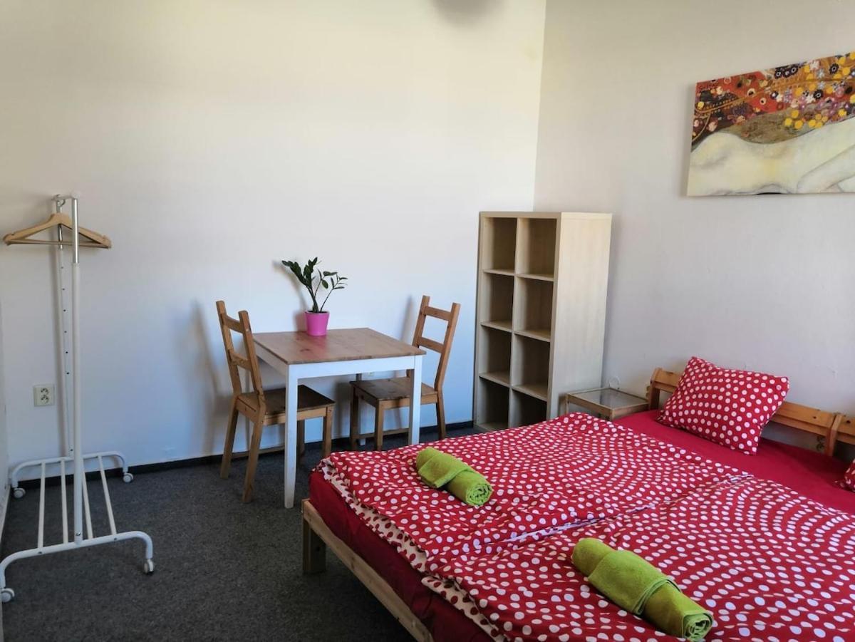 Bed and breakfast 3 Min Walk Old Town Center Private A *